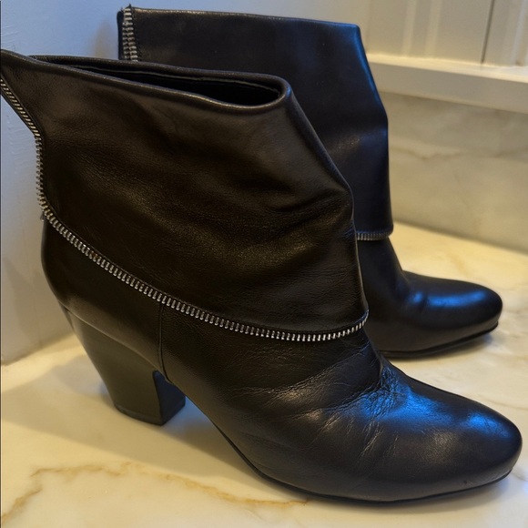 Black Leather Ankle Boots 8M - Picture 1 of 6